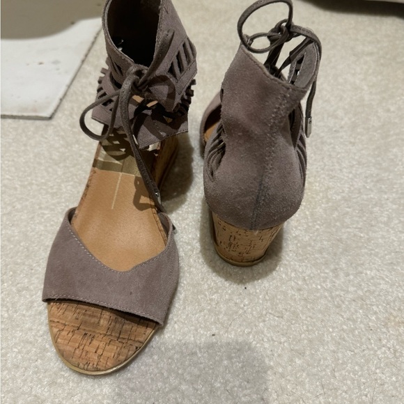 Dolce vita lace up beautiful sandal with a wedge heel - Picture 9 of 9